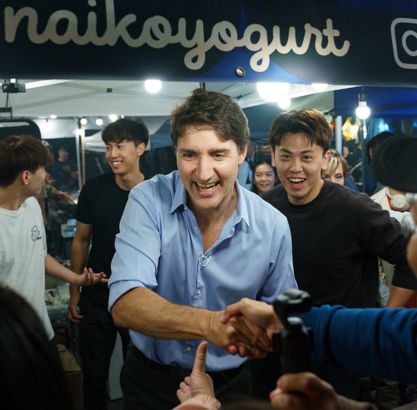 저스틴 트뤼도(Justin Trudeau) 캐나다 총리가 지난 6월 28일 온주 마컴(Markham)에서 열렸던 ‘테이스트 오브 아시아(Taste of Asia)’ 축제 현장에서 시민들과 인사를 나누고 있다. 캐나다 총리 공식 X(구 트위터) 계정 캡쳐. @CanadianPM
